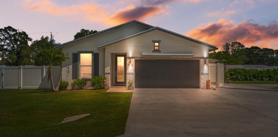 Casa en St. Lucie, Florida 3 dormitorios, 161.56 m2 № 2387057