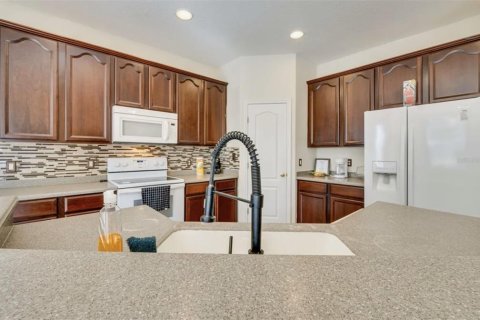 Villa ou maison à louer à Kissimmee, Floride: 4 chambres, 247.86 m2 № 1581145 - photo 6