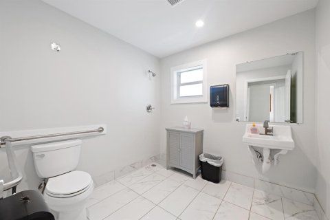 Commercial property in Lake Worth, Florida № 2392441 - photo 12