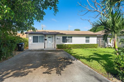 Commercial property in Lake Worth, Florida № 2392441