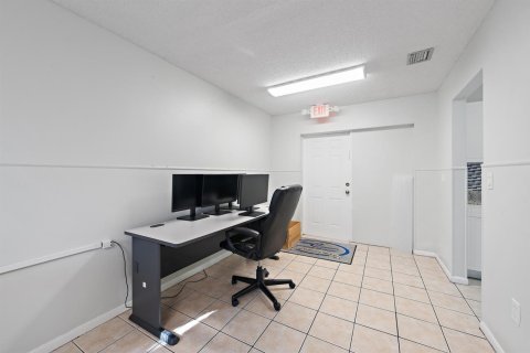 Commercial property in Lake Worth, Florida № 2392441 - photo 5
