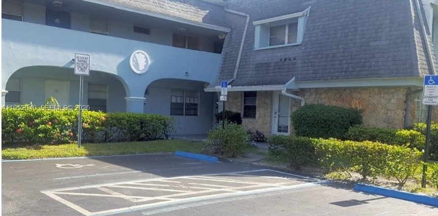 Estudio en el Condominio en Plantation, Florida  № 2054312