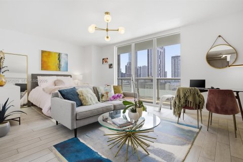 Estudio en el Condominio en Miami, Florida  № 2033559