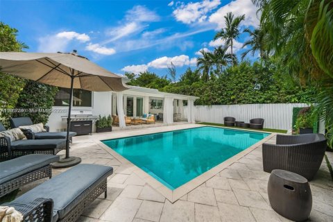 Villa ou maison à vendre à Miami Beach, Floride: 3 chambres, 187.38 m2 № 2029050 - photo 2