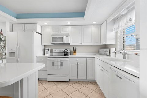 Condo in Dunedin, Florida, 2 bedrooms  № 1858324 - photo 7