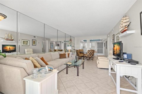 Condo in Dunedin, Florida, 2 bedrooms  № 1858324 - photo 17