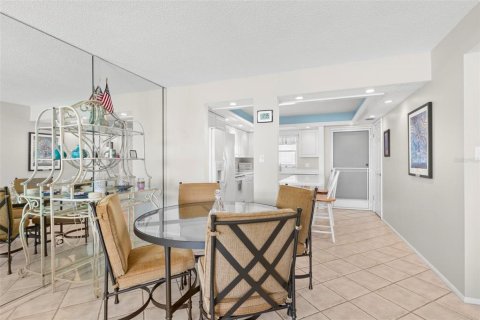 Condo in Dunedin, Florida, 2 bedrooms  № 1858324 - photo 11