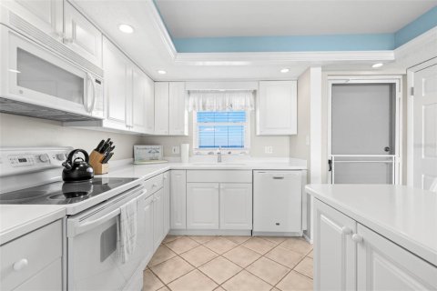 Condo in Dunedin, Florida, 2 bedrooms  № 1858324 - photo 8