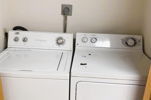 Condo in Homestead, Florida, 2 bedrooms  № 1954981 - photo 12