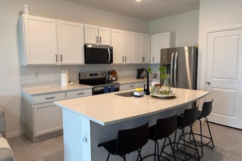 Townhouse in Apollo Beach, Florida 3 bedrooms, 158.12 sq.m. № 2398893 - photo 4