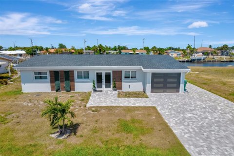 Villa ou maison à vendre à Port Charlotte, Floride: 3 chambres, 250.56 m2 № 2408414 - photo 5