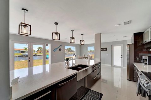 Villa ou maison à vendre à Port Charlotte, Floride: 3 chambres, 250.56 m2 № 2408414 - photo 15