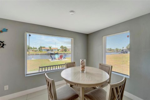 Villa ou maison à vendre à Port Charlotte, Floride: 3 chambres, 250.56 m2 № 2408414 - photo 17