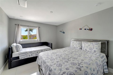 Villa ou maison à vendre à Port Charlotte, Floride: 3 chambres, 250.56 m2 № 2408414 - photo 18