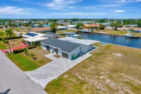 Villa ou maison à Port Charlotte, Floride 3 chambres, 250.56 m2 № 2408414