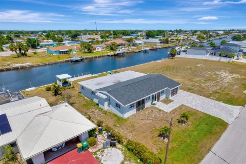 Villa ou maison à vendre à Port Charlotte, Floride: 3 chambres, 250.56 m2 № 2408414 - photo 3