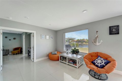 Villa ou maison à vendre à Port Charlotte, Floride: 3 chambres, 250.56 m2 № 2408414 - photo 11