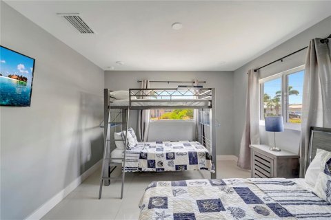 Villa ou maison à vendre à Port Charlotte, Floride: 3 chambres, 250.56 m2 № 2408414 - photo 20