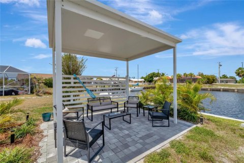 Villa ou maison à vendre à Port Charlotte, Floride: 3 chambres, 250.56 m2 № 2408414 - photo 30