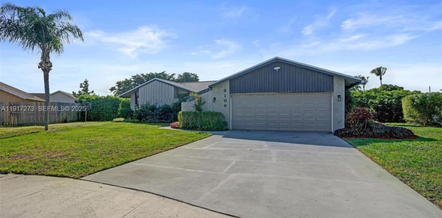 Дом в Делрей-Бич, Флорида 3 спальни, 130.81м2 № 1992083