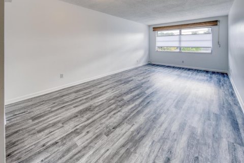Copropriété à vendre à Lantana, Floride: 1 chambre, 55.37 m2 № 2082288 - photo 2
