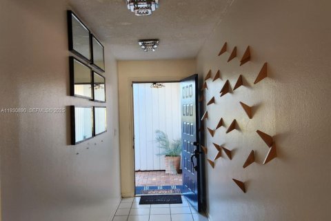 Снять в аренду виллу или дом в Уинтер-Хейвен, Флорида 3 спальни, № 1989537 - фото 1