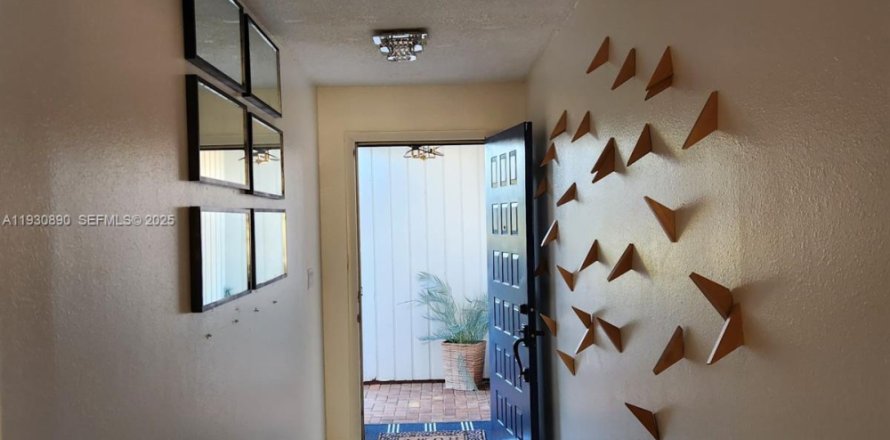 Дом в Уинтер-Хейвен, Флорида 3 спальни № 1989537