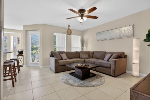 Condo in Coral Springs, Florida, 1 bedroom  № 1996019 - photo 2