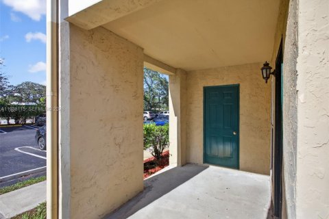 Condo in Coral Springs, Florida, 1 bedroom  № 1996019 - photo 25