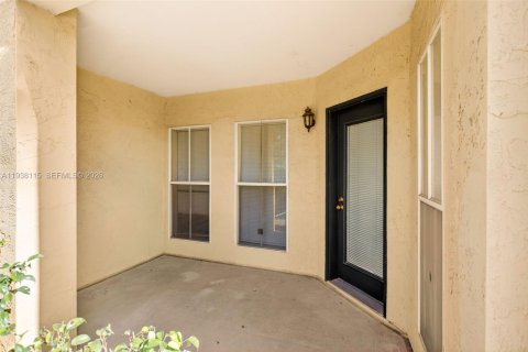 Condo in Coral Springs, Florida, 1 bedroom  № 1996019 - photo 23