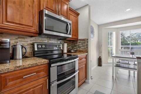 Condo in Coral Springs, Florida, 1 bedroom  № 1996019 - photo 5