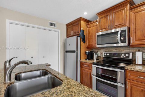 Condo in Coral Springs, Florida, 1 bedroom  № 1996019 - photo 8