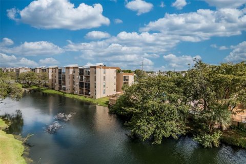 Copropriété à vendre à Miami, Floride: 2 chambres, 108.79 m2 № 2089187 - photo 23