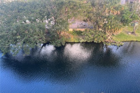 Copropriété à vendre à Miami, Floride: 2 chambres, 108.79 m2 № 2089187 - photo 27