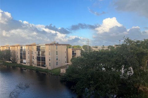 Copropriété à vendre à Miami, Floride: 2 chambres, 108.79 m2 № 2089187 - photo 2