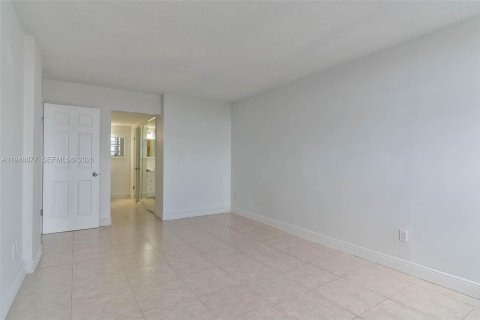 Copropriété à vendre à Miami, Floride: 2 chambres, 108.79 m2 № 2089187 - photo 12