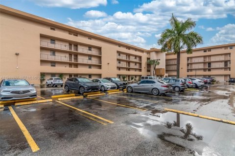 Copropriété à vendre à Miami, Floride: 2 chambres, 108.79 m2 № 2089187 - photo 21