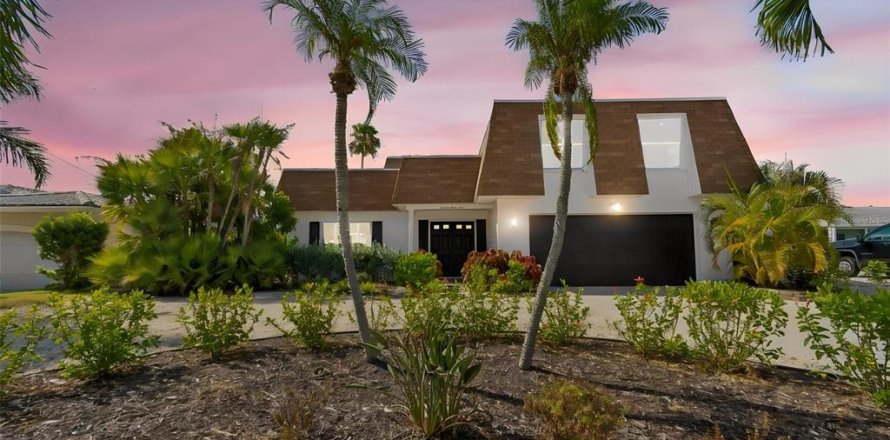Villa ou maison à Treasure Island, Floride 4 chambres, 227.61 m2 № 2202490