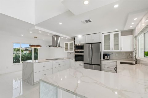 Villa ou maison à vendre à Treasure Island, Floride: 4 chambres, 227.61 m2 № 2202490 - photo 13