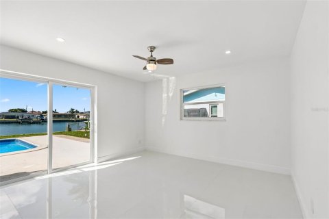 Villa ou maison à vendre à Treasure Island, Floride: 4 chambres, 227.61 m2 № 2202490 - photo 21