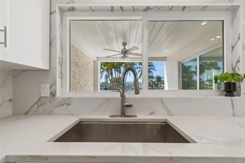 Villa ou maison à vendre à Treasure Island, Floride: 4 chambres, 227.61 m2 № 2202490 - photo 15