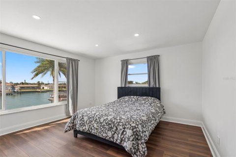 Villa ou maison à vendre à Treasure Island, Floride: 4 chambres, 227.61 m2 № 2202490 - photo 30