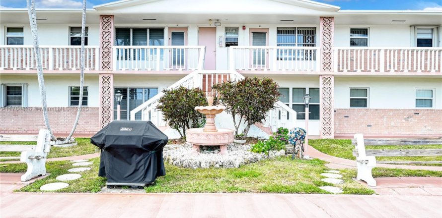 Condo in Hollywood, Florida, 1 bedroom № 1861510