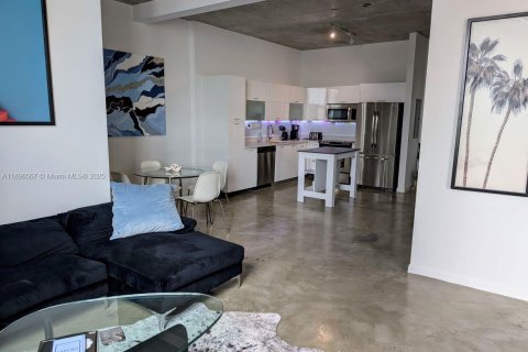 Condominio en venta en Miami, Florida, 1 dormitorio, 72.84 m2 № 1948465 - foto 4