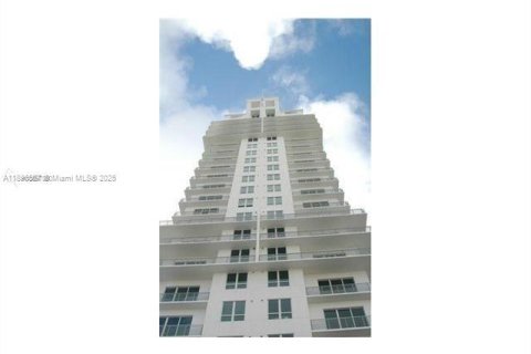 Condominio en venta en Miami, Florida, 1 dormitorio, 72.84 m2 № 1948465 - foto 14