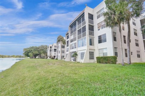 Condo in Davie, Florida, 2 bedrooms  № 2250575 - photo 23