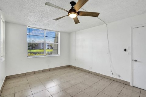Condo in Davie, Florida, 2 bedrooms  № 2250575 - photo 9
