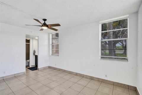 Condo in Davie, Florida, 2 bedrooms  № 2250575 - photo 8