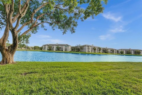Condo in Davie, Florida, 2 bedrooms  № 2250575 - photo 27
