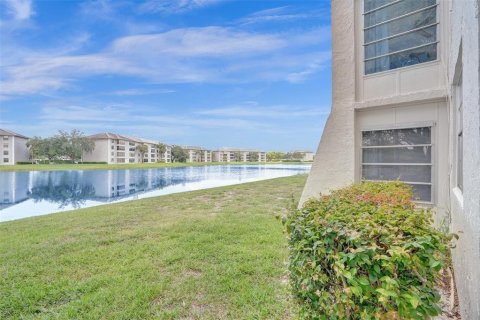 Condo in Davie, Florida, 2 bedrooms  № 2250575 - photo 22